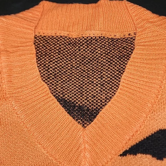 Halloween Distressed Sweater with Bats Sz 2xl - Picture 5 of 8